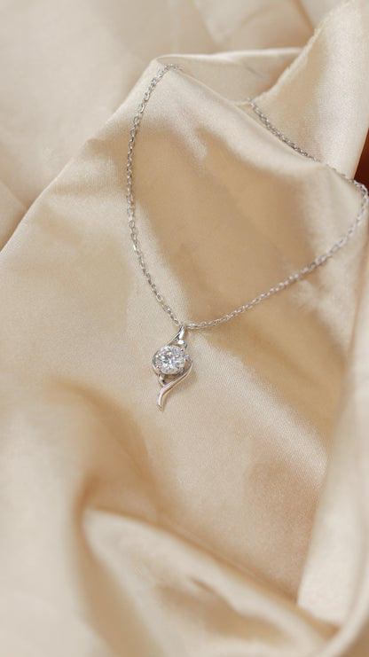 1 Carat Lightning Necklace 925 Silver Fashionable and versatile