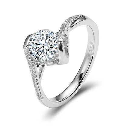 Round Shape Moissanite Twisting Ring